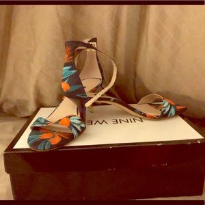 Kitten heel straps sandals